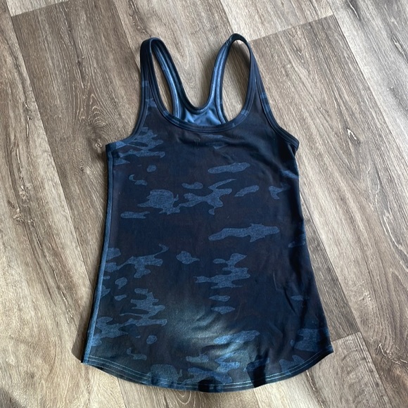 Lululemon tank size 4 - Picture 1 of 2